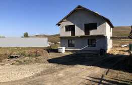 Casa individuala cu 200 mp utili si teren de 1000 mp, Dezmir!