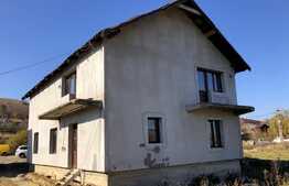 Casa individuala cu 200 mp utili si teren de 1000 mp, Dezmir!