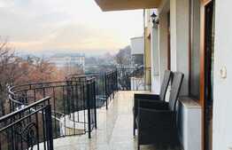 Apartament de lux, 3 camere, 130mp, 3 terase, 2 bai, garaj, zona strazii Crisan