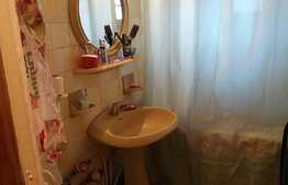 Apartament 3 camere, decomandat, zona strazii Bucuresti