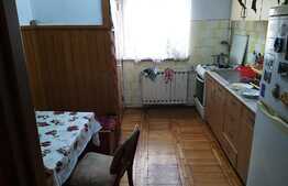 Apartament 3 camere, decomandat, zona strazii Bucuresti