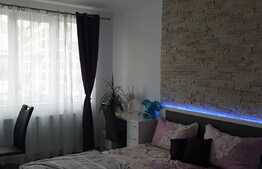 Apartament cu 3 camere, etaj intermediar, parcare, zona Vivo