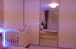 Apartament cu 3 camere, etaj intermediar, parcare, zona Vivo