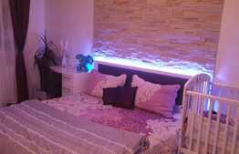 Apartament cu 3 camere, etaj intermediar, parcare, zona Vivo