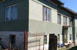 Casa de vanzare 160 mp, teren de cca. 2400 mp in zona rezidentiala