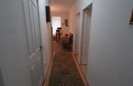 Pret oportun, decomandat, 2 balcoane inchise, zona Porii