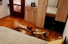 Pret oportun, confortabil, etaj intermediar, zona Porii
