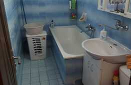 Apartament 3 camere, decomandat, etaj 2, zona Plopilor