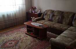 Apartament 3 camere, decomandat, etaj 2, zona Plopilor