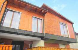 Apartament in vila, 4 camere, gradina de 75 mp, parcare! Zona Tauti!