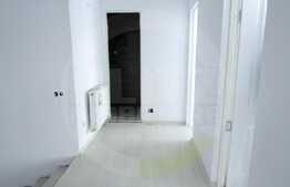 Apartament in vila, 4 camere, gradina de 75 mp, parcare! Zona Tauti!