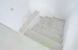 Apartament in vila, 4 camere, gradina de 75 mp, parcare! Zona Tauti!