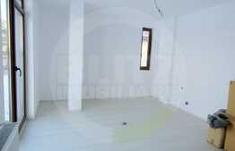 Apartament in vila, 4 camere, gradina de 75 mp, parcare! Zona Tauti!