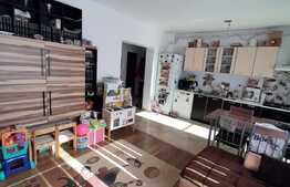 Etaj intermediar, posibilitate decomandare, 2 balcoane, parcare, zona Porii