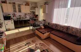 Etaj intermediar, posibilitate decomandare, 2 balcoane, parcare, zona Porii