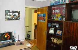 Vanzare apartament decomandat cu 2 camere + boxa la subsol