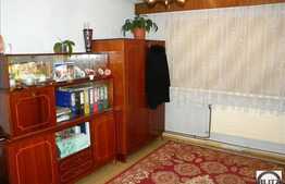 Vanzare apartament decomandat cu 2 camere + boxa la subsol