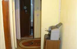 Vanzare apartament decomandat cu 2 camere + boxa la subsol