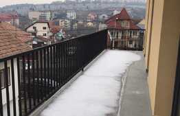 Birou proaspat renovat, 55 mp, se inchiriaza impreuna cu o terasa generoasa de 10 mp