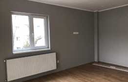 Birou proaspat renovat, 55 mp, se inchiriaza impreuna cu o terasa generoasa de 10 mp