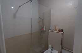 Gradina 70 mp, 2 bai, terasa, balcon, loc de parcare, zona Sub cetate