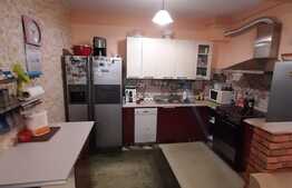 Gradina, garaj, terasa, 2 bai, 2 balcoane, zona Sub Cetate