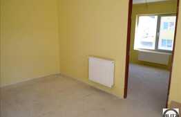 3 camere de vanzare, zona strazii Florilor