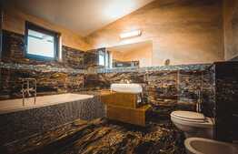 Casa cuplata, 225 mp, 250 mp teren, ultra-moderna, utilitati, priveliste! garaj!