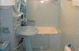 4 camere decomandate, 78.80 mp, zona strazii Parang. Boxa si loc de parcare!