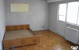 4 camere decomandate, 78.80 mp, zona strazii Parang. Boxa si loc de parcare!