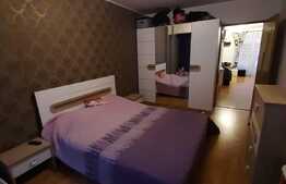 Garaj, parcare exterioara, 2 boxe, etaj intermediar, zona centrala