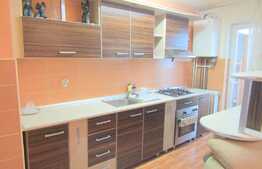 3 camere, decomandat, 69 mp utili, orientare vestica, zona strazii Parang!