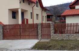 Casa individuala de vanzare, 160 mp, 1760 mp teren, zona Fodora