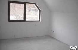 4 camere cu scara interioara, 75 mp!