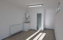 Spatiu in zona industriala a orasului, ideal pentru comert materiale/utilaje, birouri incluse