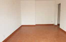 Spatiu comercial, 35 mp cu VITRINA pe tot frontul stradal, zona cu trafic pietonal intens 