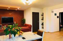 Disponibil cu 1 aprilie.Apartament 3 camere, 2 bai, 82mp, 2 parcari, zona strazii Florilor
