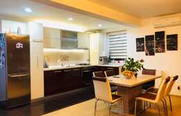 Disponibil cu 1 aprilie.Apartament 3 camere, 2 bai, 82mp, 2 parcari, zona strazii Florilor