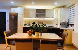 Disponibil cu 1 aprilie.Apartament 3 camere, 2 bai, 82mp, 2 parcari, zona strazii Florilor