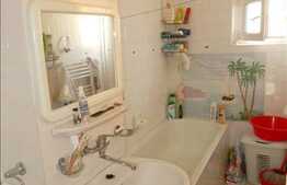 Vanzare 4 camere, decomandat, 94 mp, parcare, boxa la subsol, zona Kaufland!