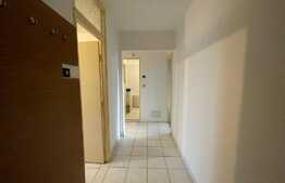 Apartament de 2 camere, decomandat, balcon, zona Golden Tulip