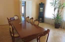 Arhitectura deosebita in centrul orasului. 