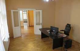 Arhitectura deosebita in centrul orasului. 