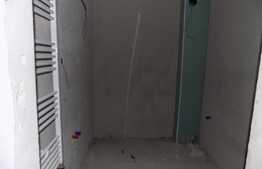 Garsoniera de 40 mp, etaj intermediar, parcare!