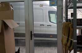 Spatiu comercial, 220 mp,  Vitrina imensa, zona cu vad, activitate comerciala neintrerupta in ultimii 10 ani