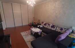 Apartament decomandat, expunere sudica, parcare, etaj intermediar, zona Porii