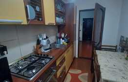 Apartament decomandat, expunere sudica, parcare, etaj intermediar, zona Porii