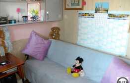 Vanzare apartament 4 camere etaj intermediar