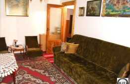 Vanzare apartament 4 camere etaj intermediar