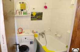 Vanzare apartament 4 camere etaj intermediar